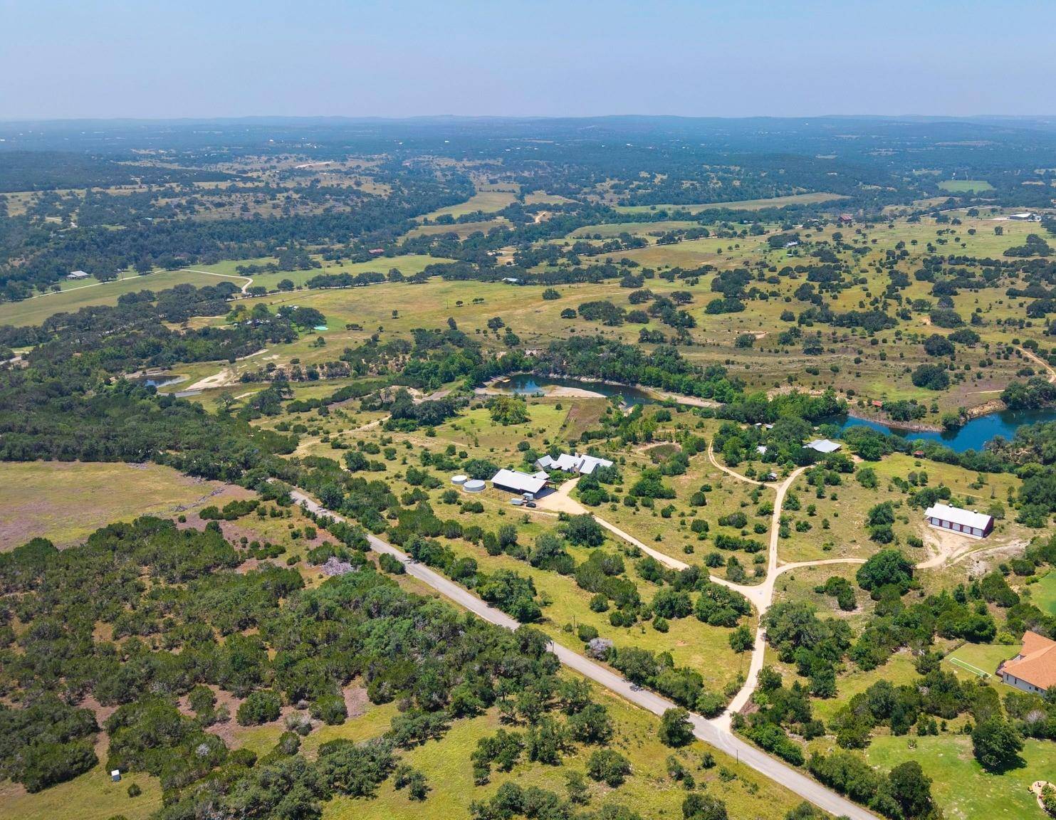 520 Holder LN, Dripping Springs, TX 78620