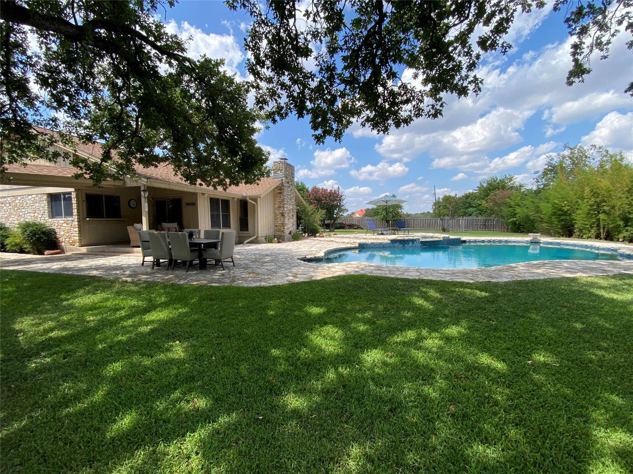 301 Richland LN, Georgetown, TX 78628