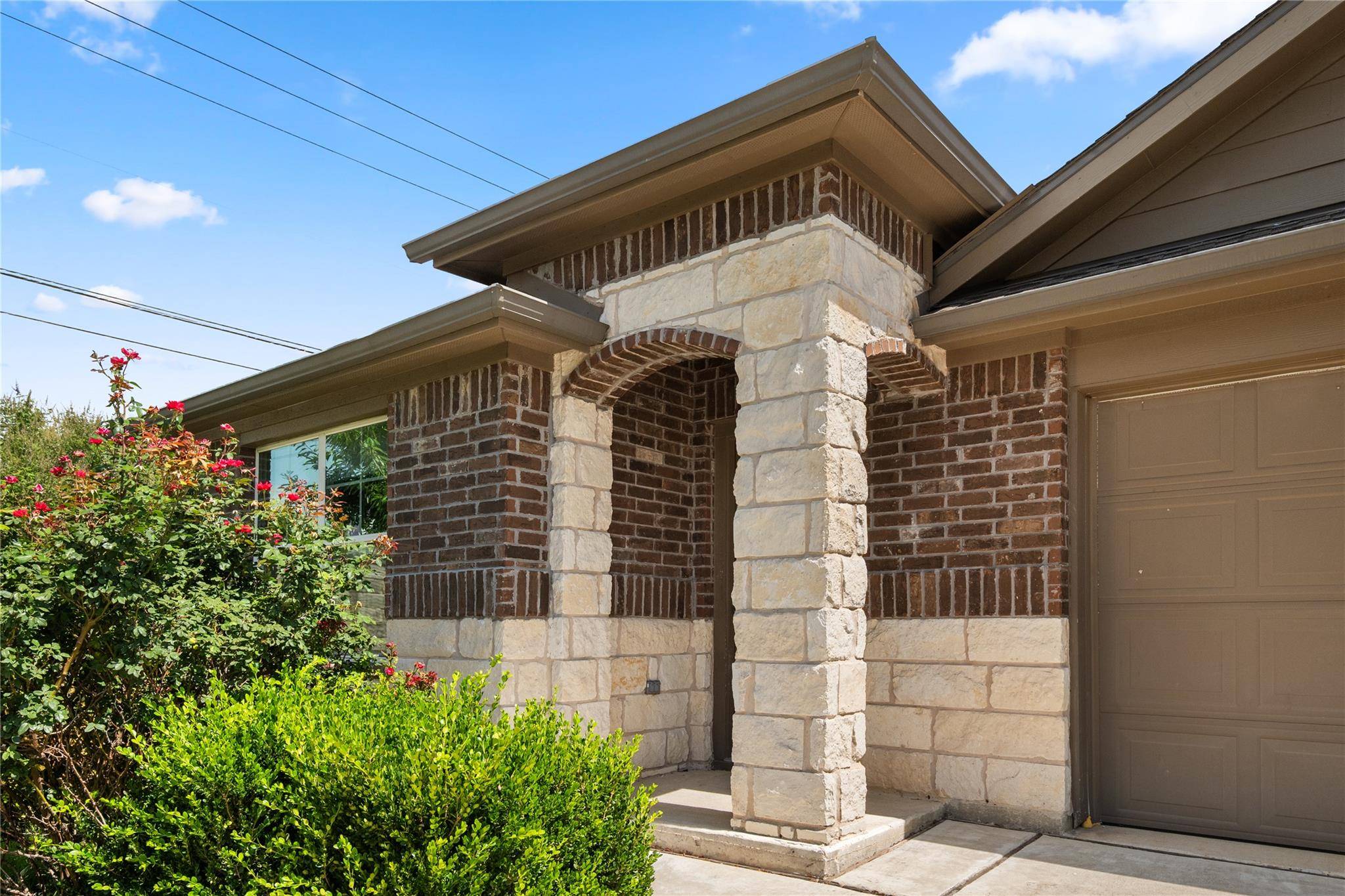 1102 Mitchell DR, Hutto, TX 78634
