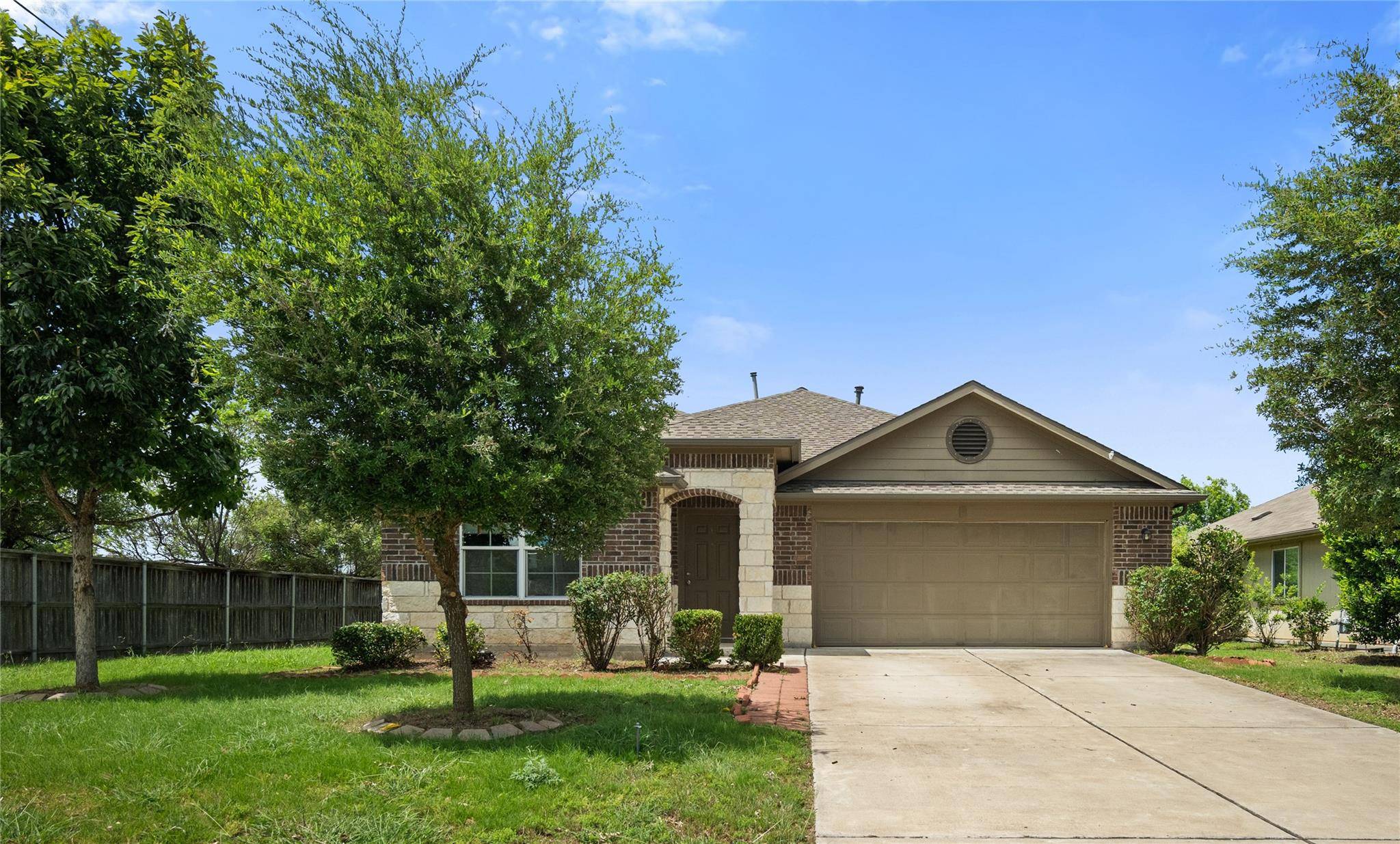 1102 Mitchell DR, Hutto, TX 78634