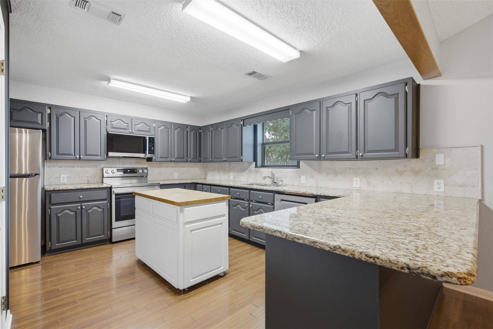 508 Pebble DR, Buchanan Dam, TX 78609