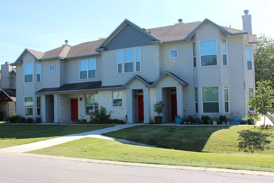 400 West ST #B, Hutto, TX 78634