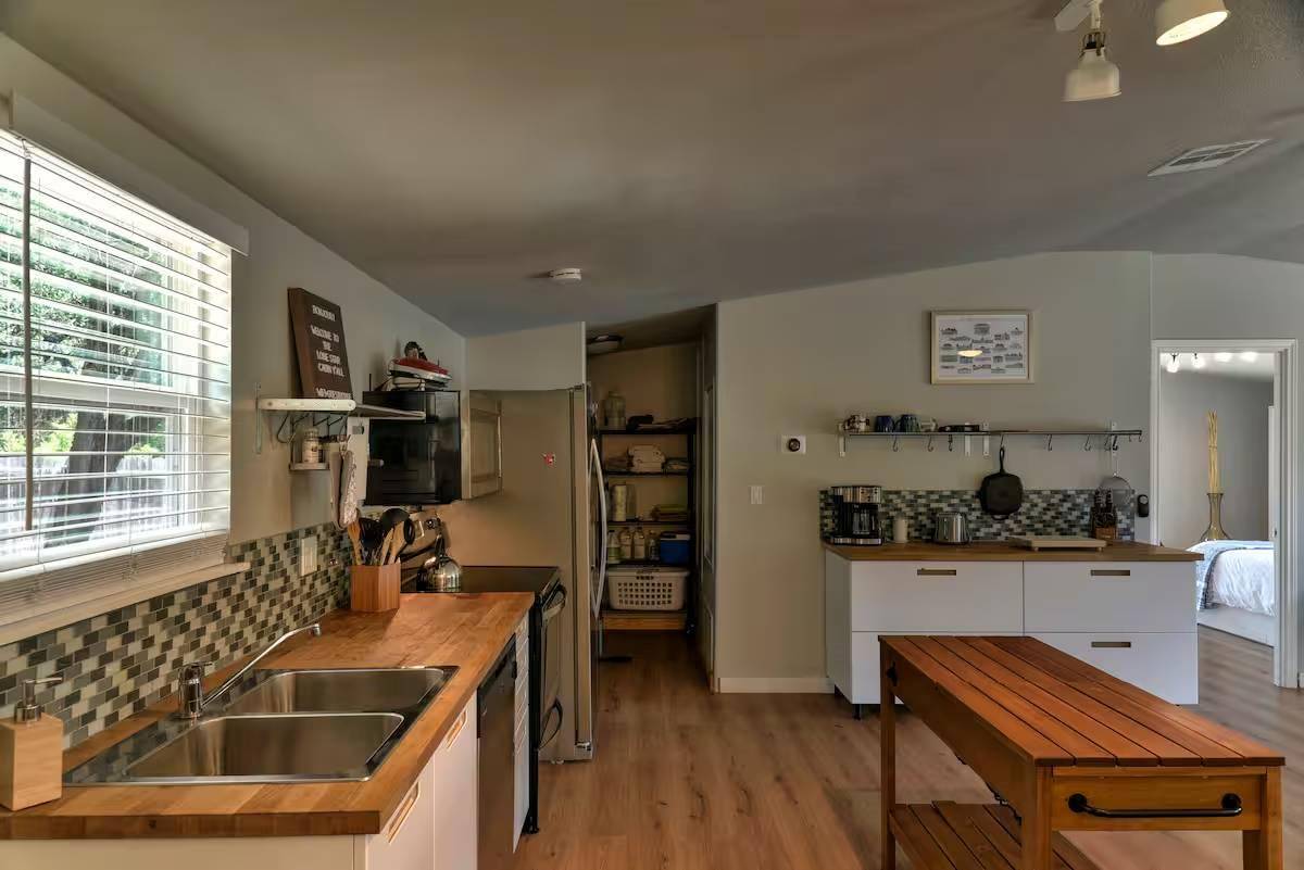 8807 High Valley RD, Austin, TX 78737