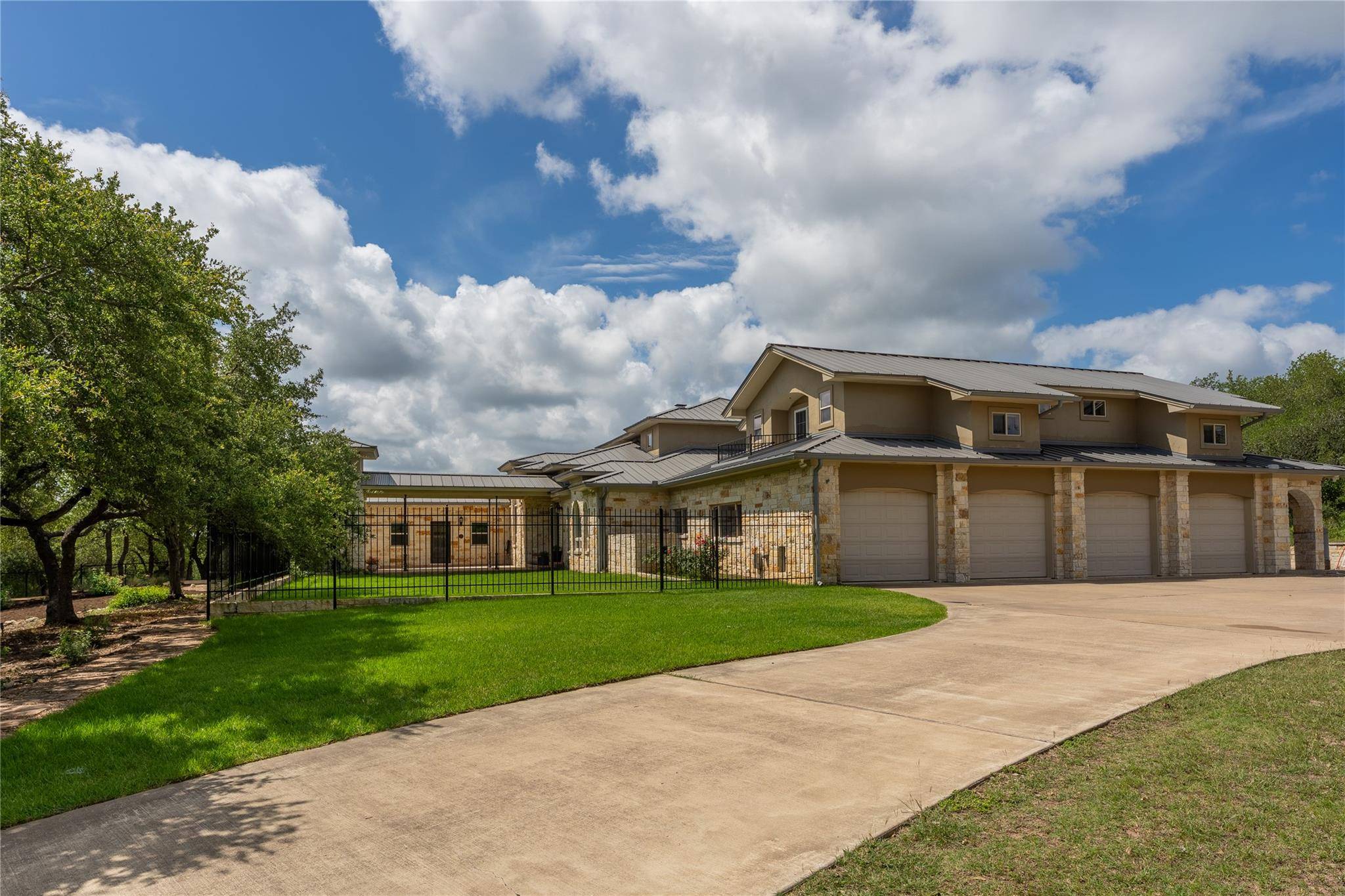 345 Leafdale TRL, Dripping Springs, TX 78620