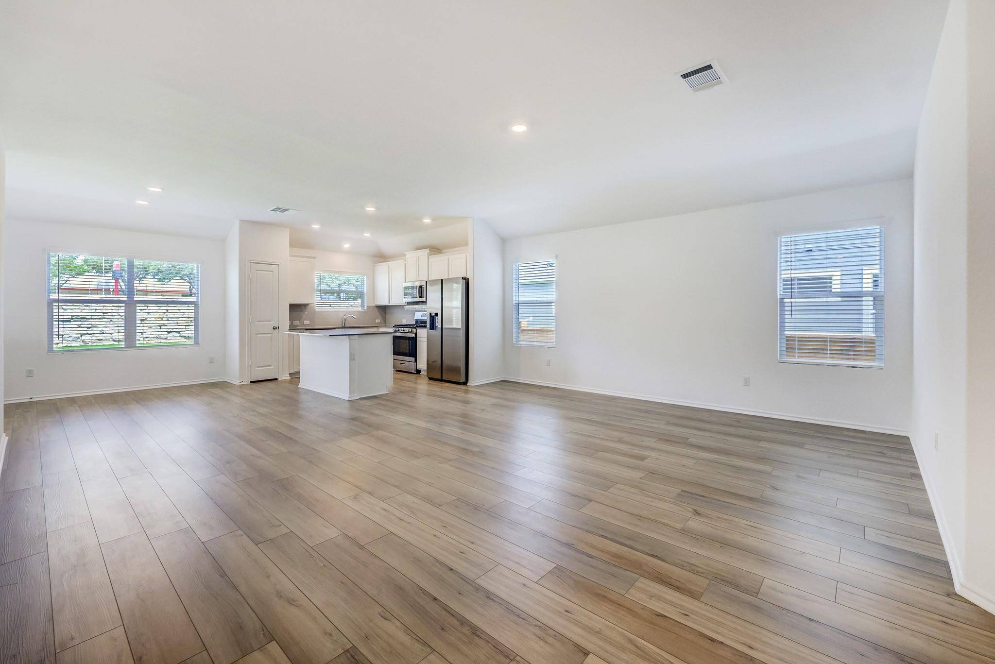 171 Mendoza, Kyle, TX 78640