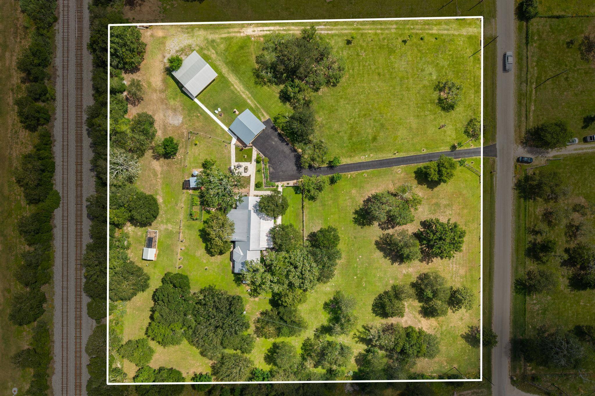 402 Smith RD, Bastrop, TX 78602