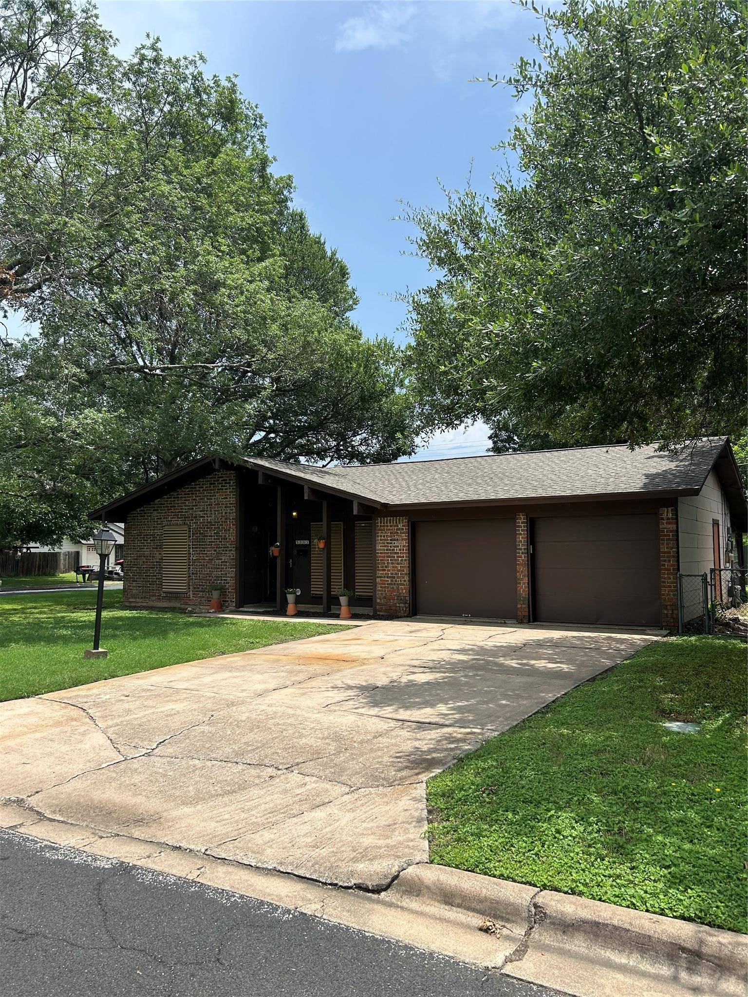 5001 Creekline DR, Austin, TX 78745