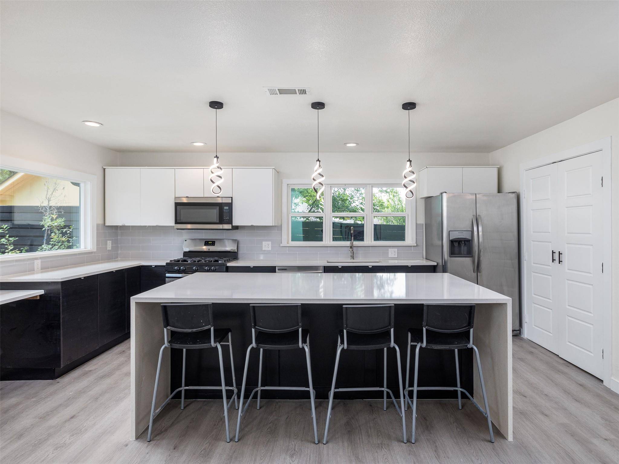 6702 Rockridge CT, Austin, TX 78744