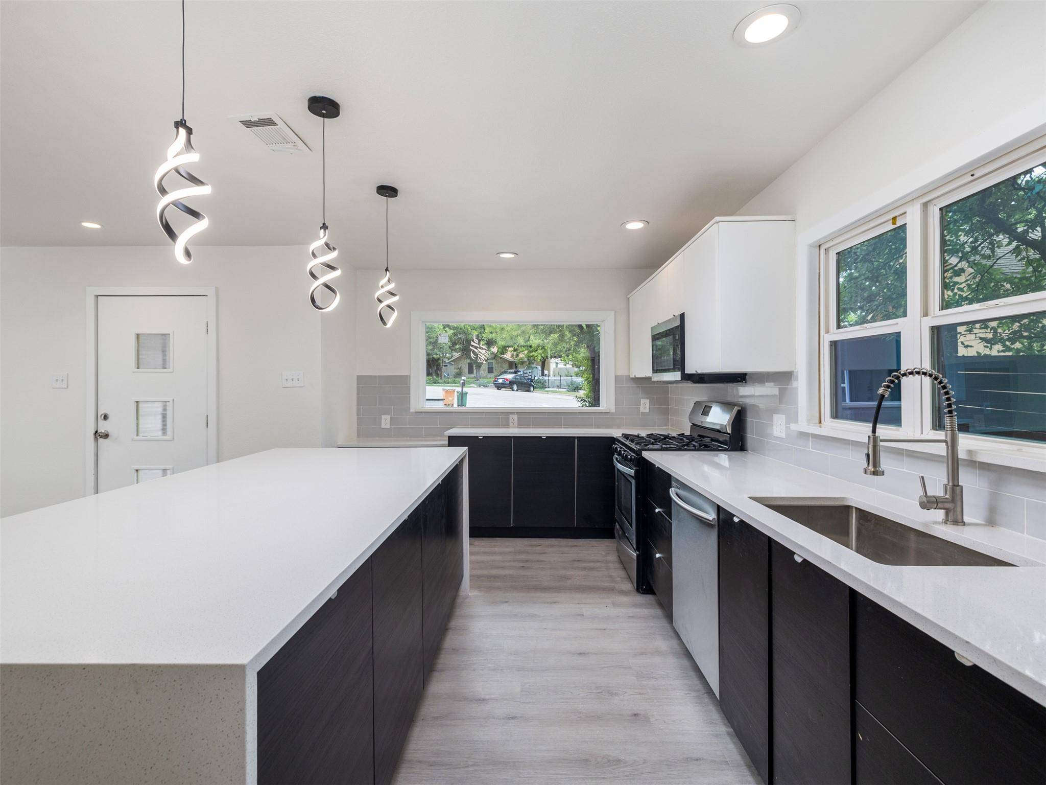 6702 Rockridge CT, Austin, TX 78744