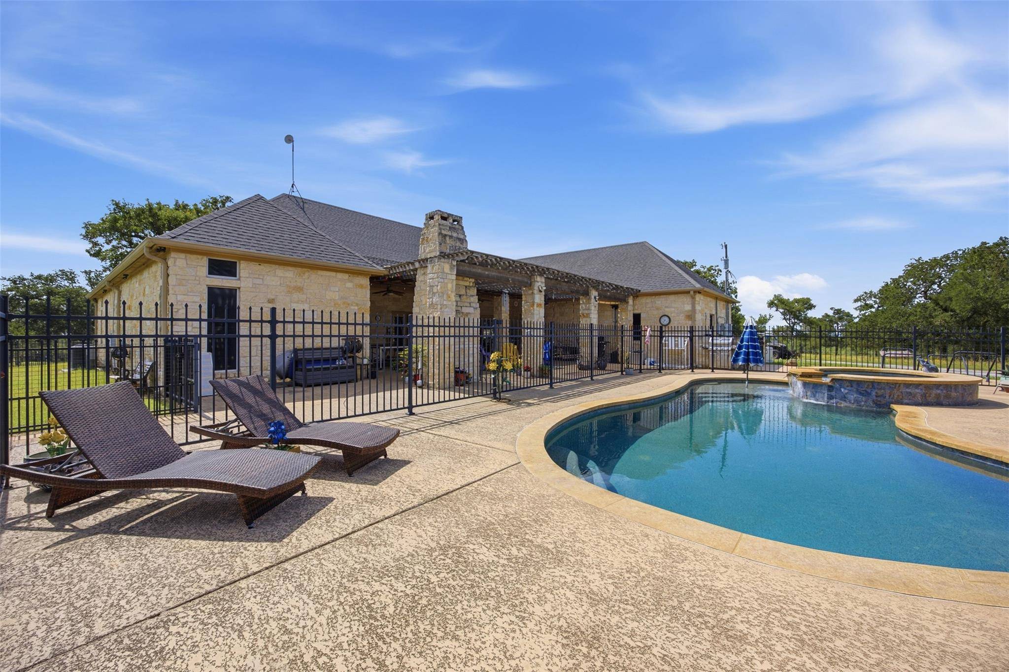 2936 FM 1704, Elgin, TX 78621