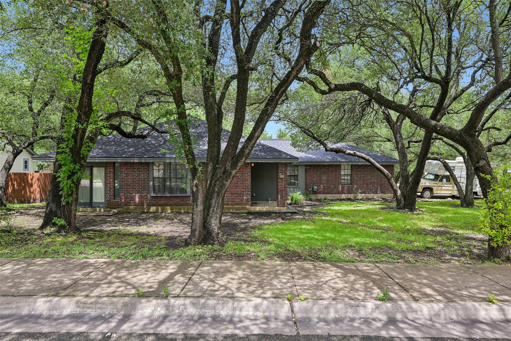 606 Prize Oaks DR, Cedar Park, TX 78613