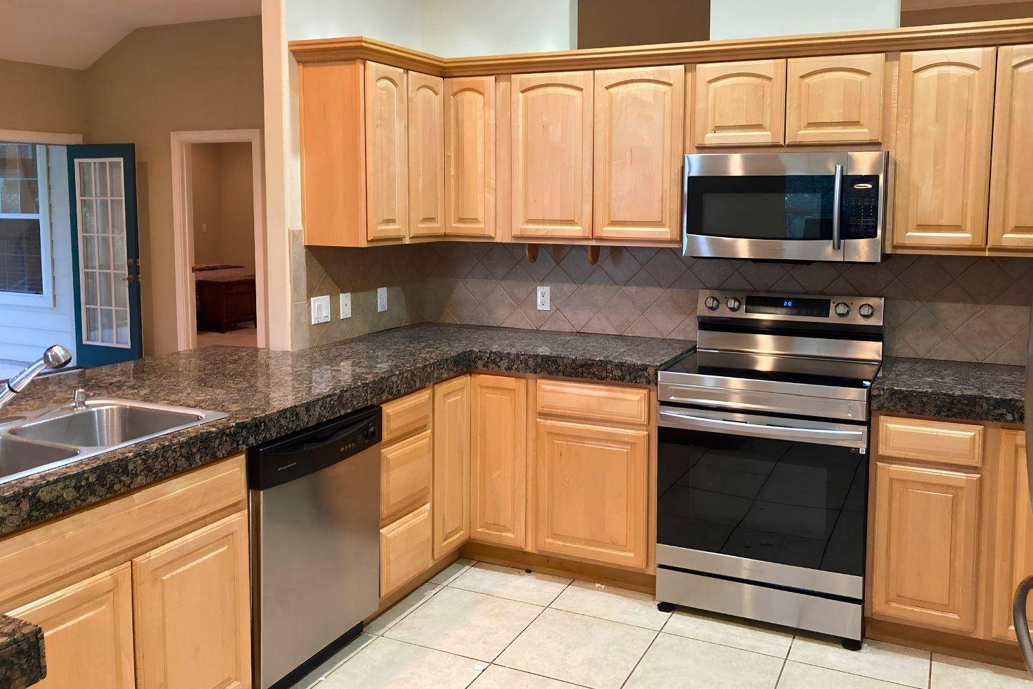 117 Keswick DR, Spicewood, TX 78669
