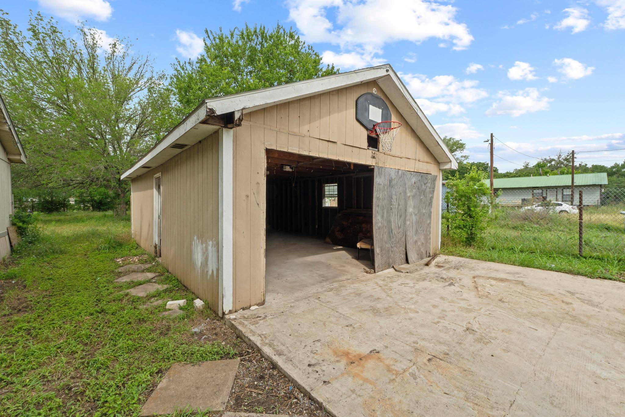 205 Skycrest DR, Martindale, TX 78655