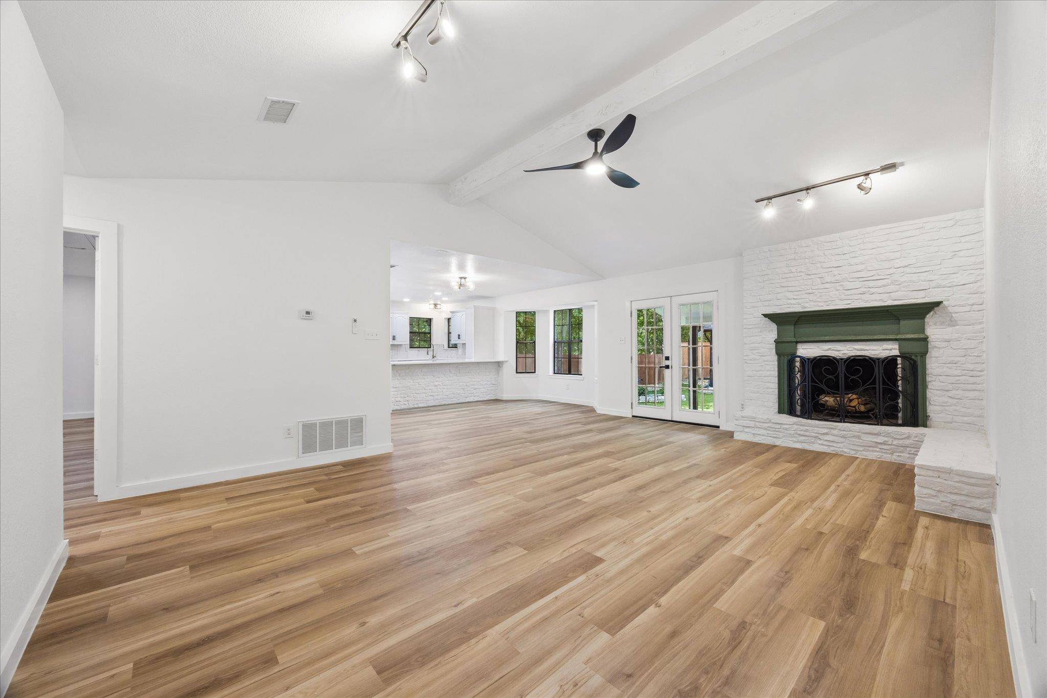 1706 Davis ST, Taylor, TX 76574