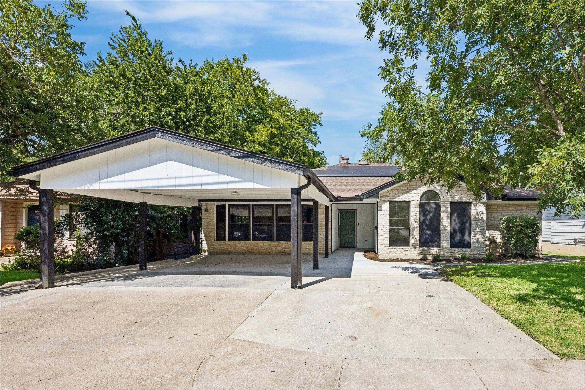1706 Davis ST, Taylor, TX 76574