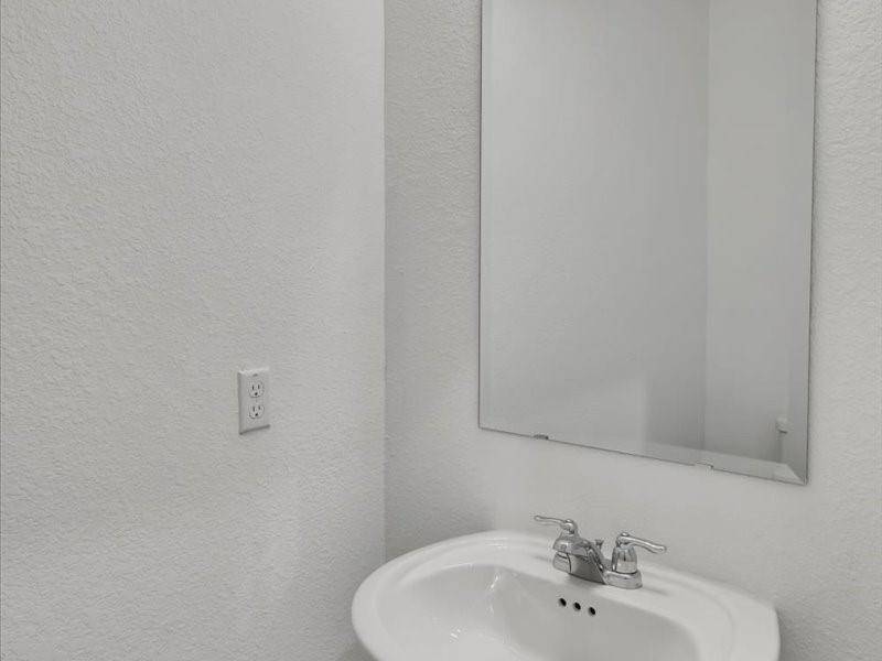 140 Banyon DR, Liberty Hill, TX 78642