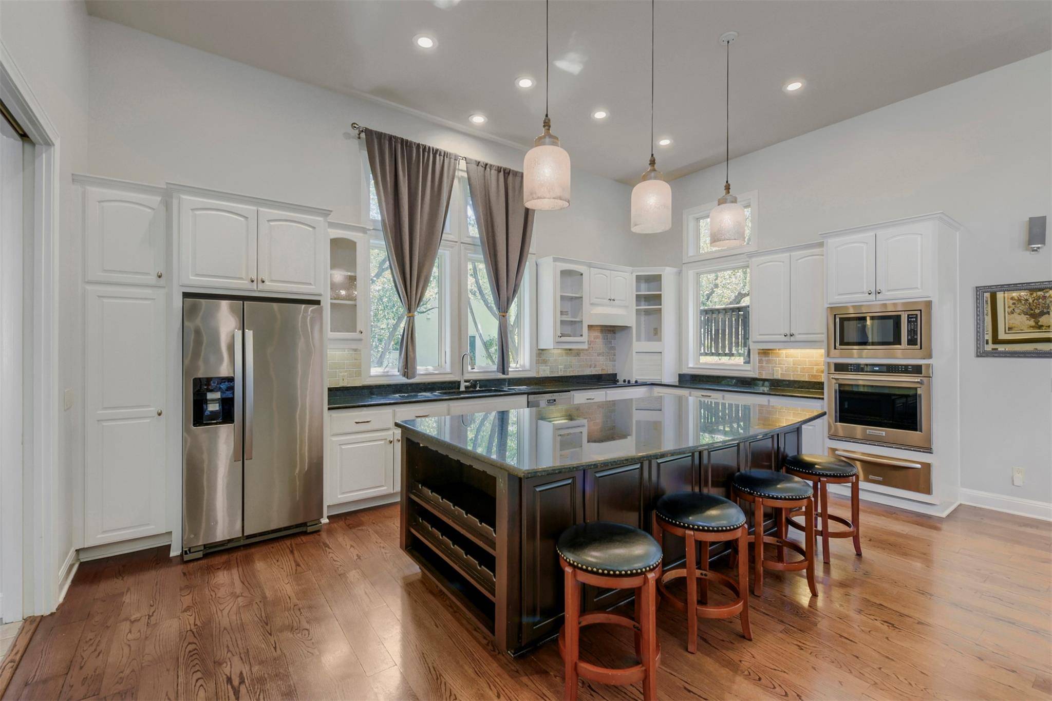 220 Clubhouse DR, Lakeway, TX 78734