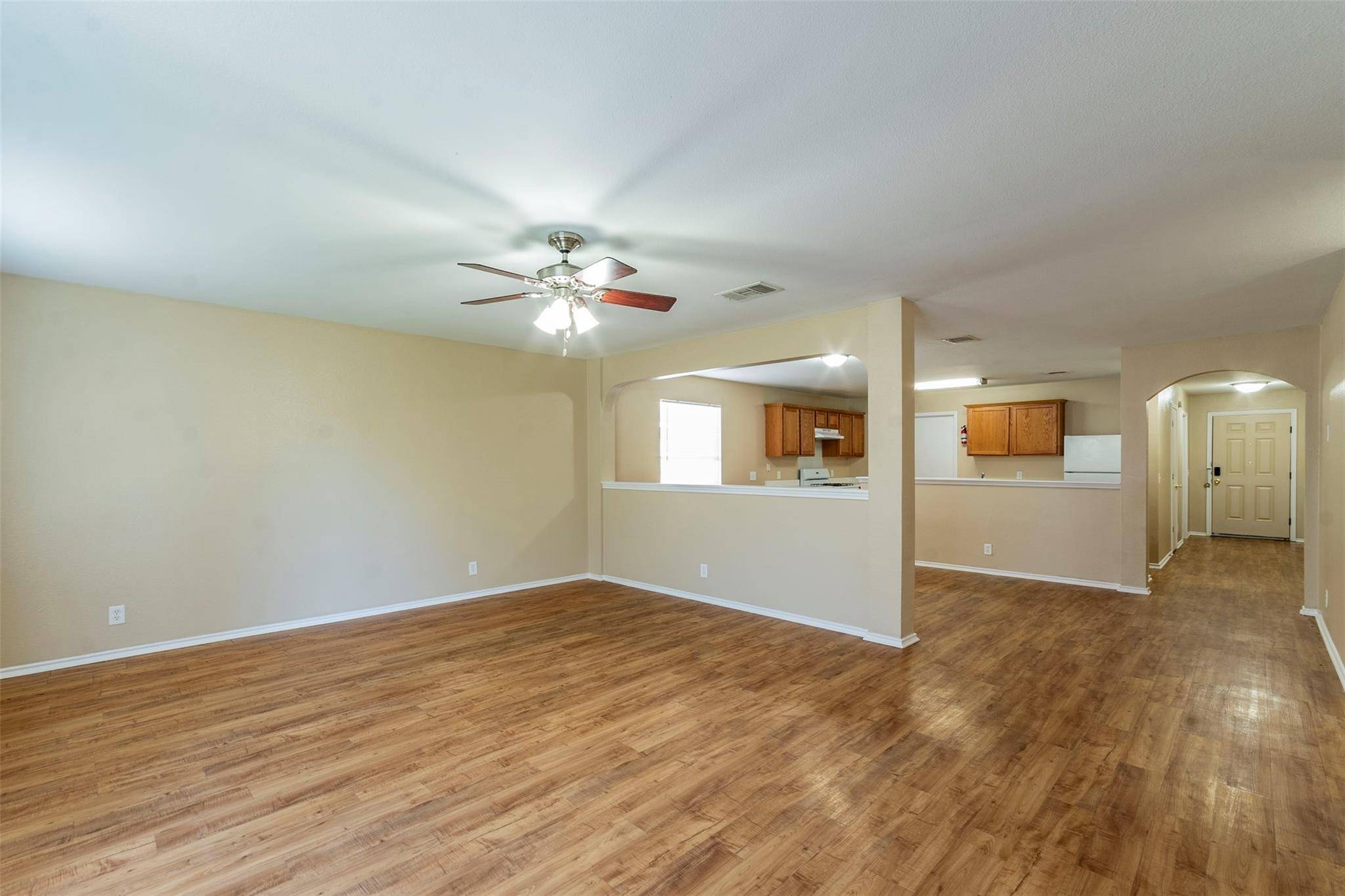 207 Mitchell DR, Hutto, TX 78634