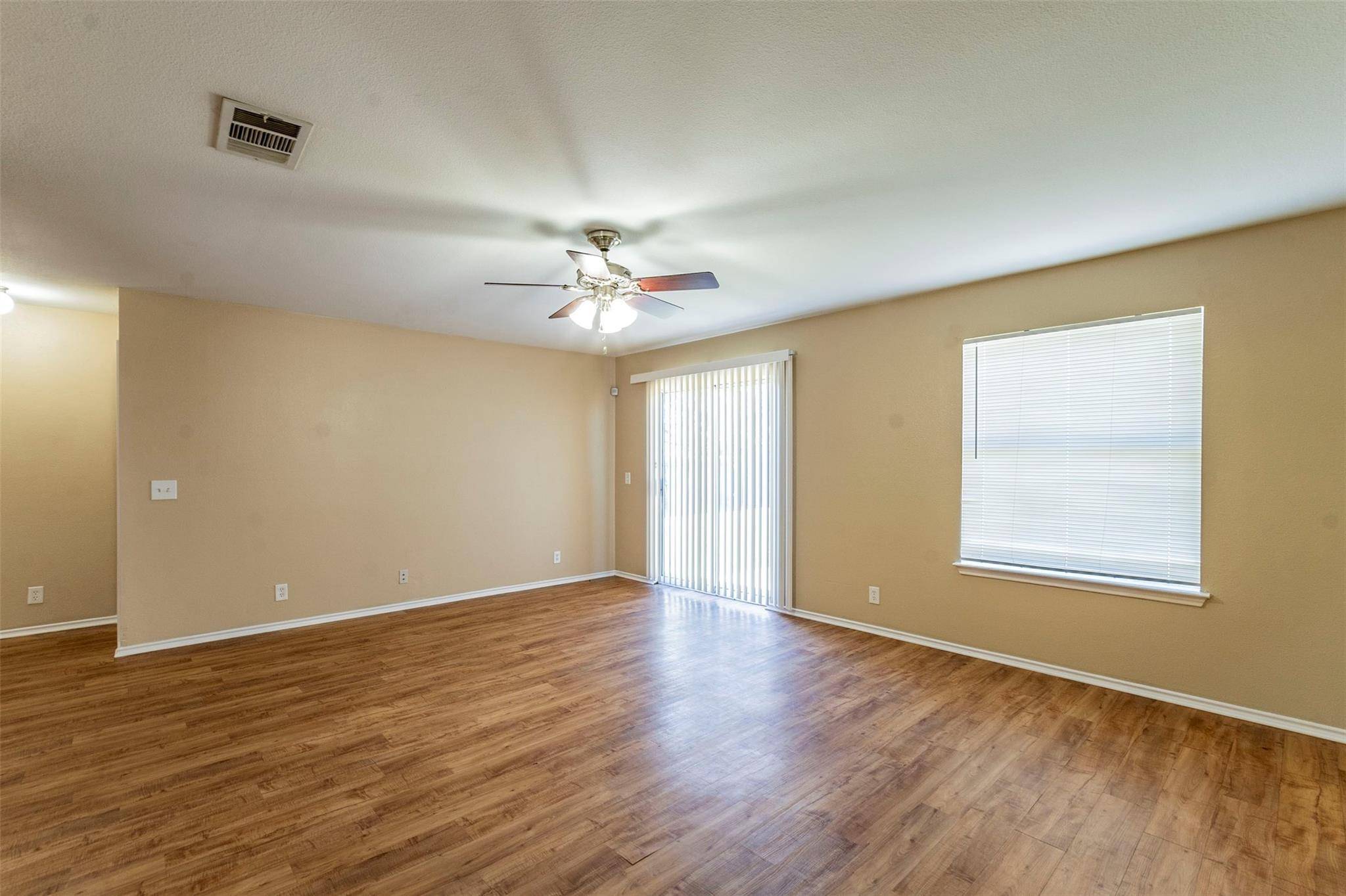 207 Mitchell DR, Hutto, TX 78634