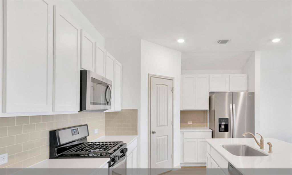 100 Fort Clark Springs DR, Hutto, TX 78634