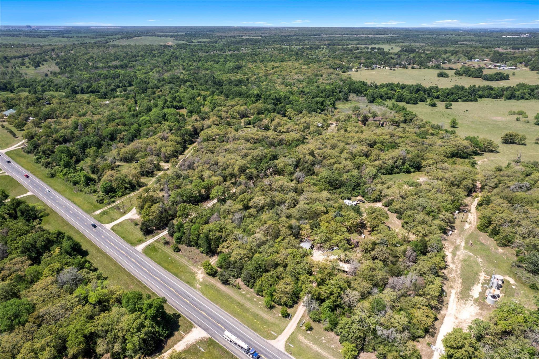 2810 S Highway 77, Rockdale, TX 76567
