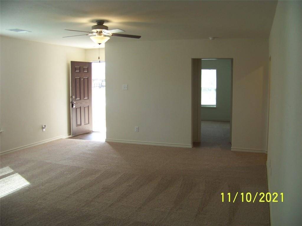 217 Sunnymeade LN, Jarrell, TX 76537