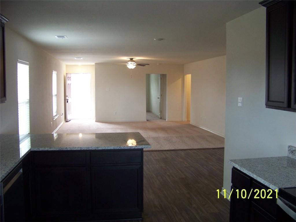 217 Sunnymeade LN, Jarrell, TX 76537