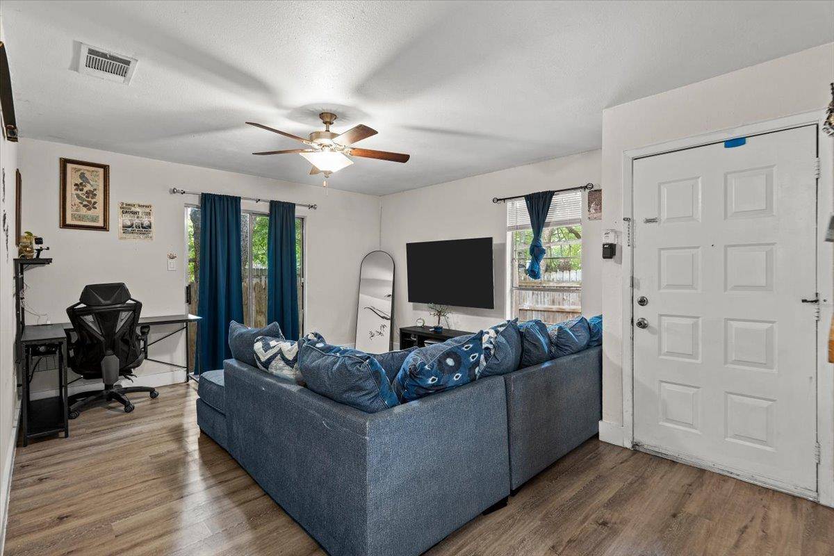 5104 Acorn CV, Austin, TX 78744