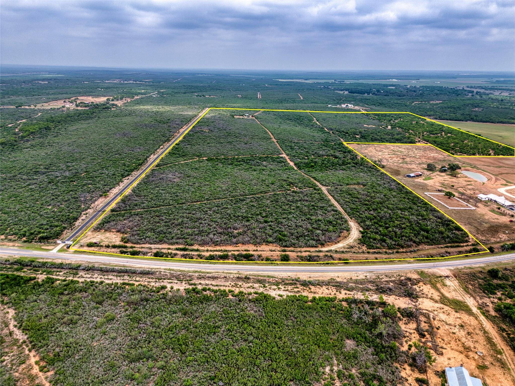 5394 FM 2200 RD W, Devine, TX 78016
