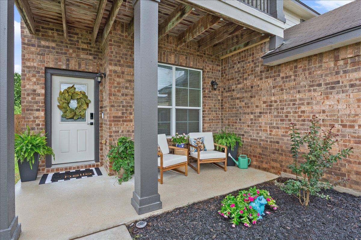 240 Foster LN, Jarrell, TX 76537