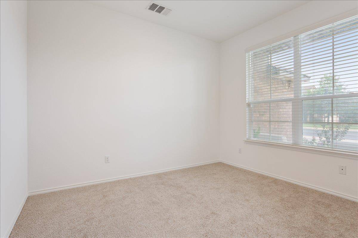 240 Foster LN, Jarrell, TX 76537