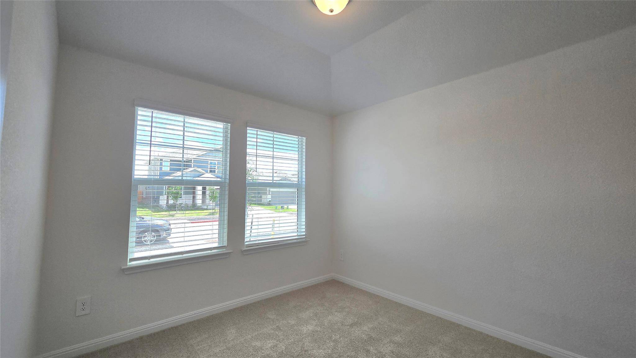 122 Holmby DR, Hutto, TX 78634