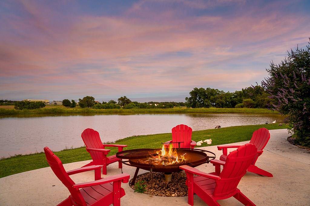 646 Victor Eckhardt RD, Fredericksburg, TX 78624