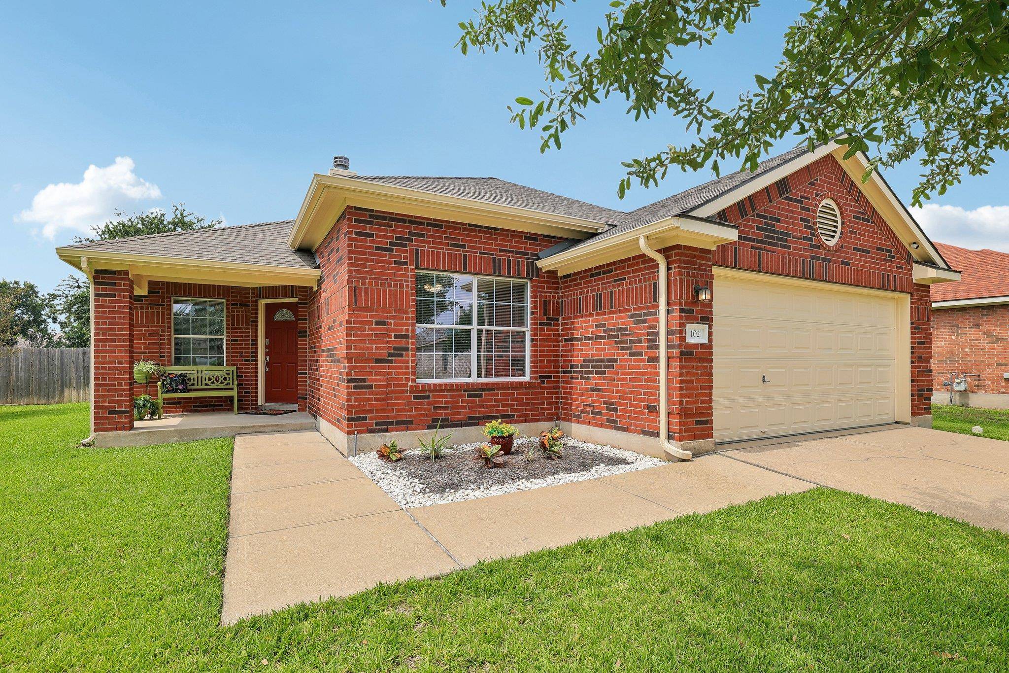 102 Thompson TRL, Bastrop, TX 78602