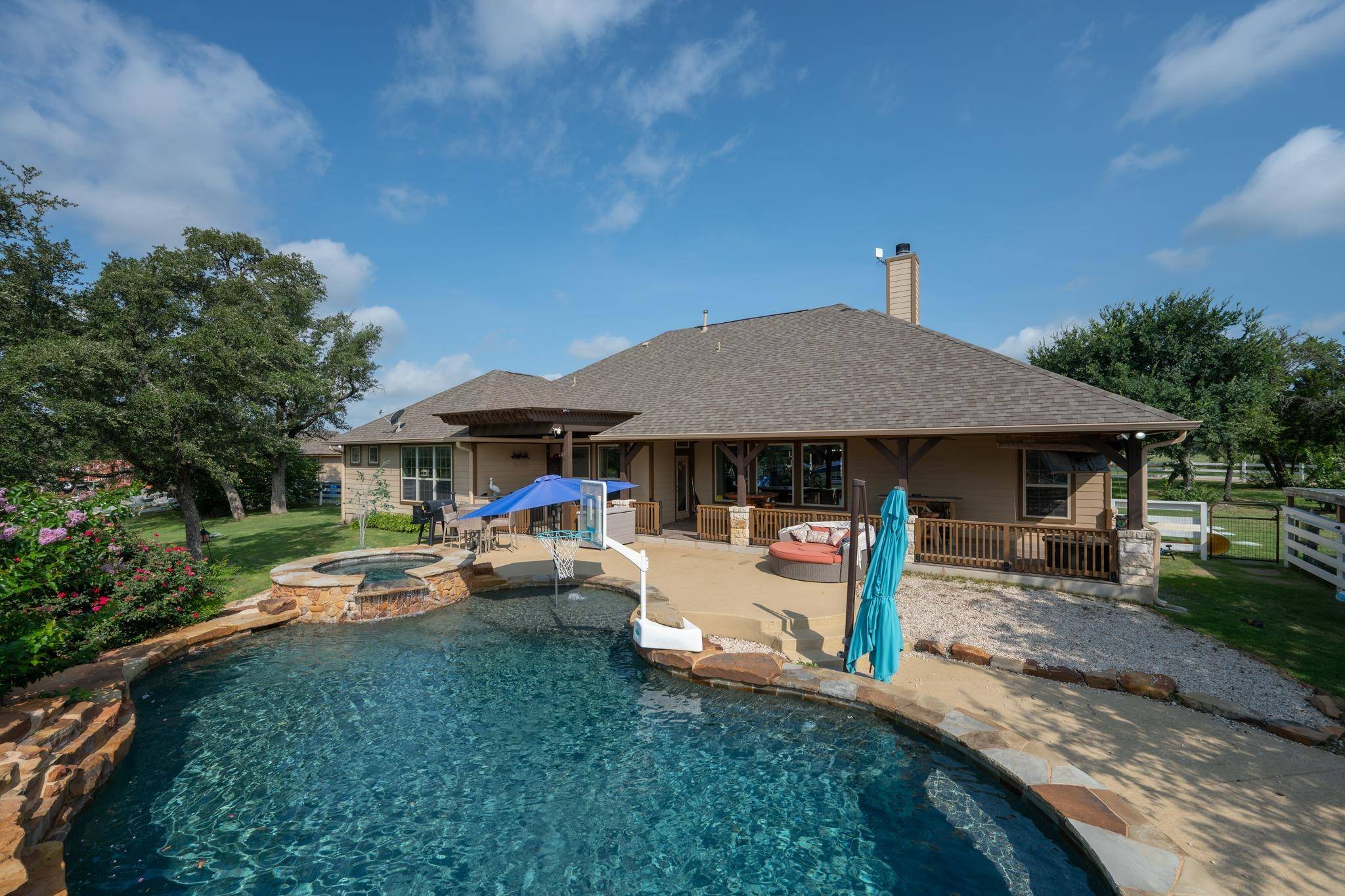 3692 County Road 207, Liberty Hill, TX 78642