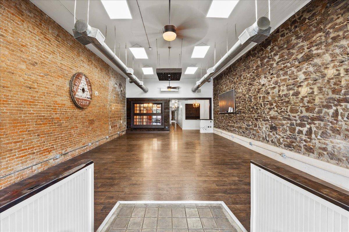 521 E Davis ST, Luling, TX 78648