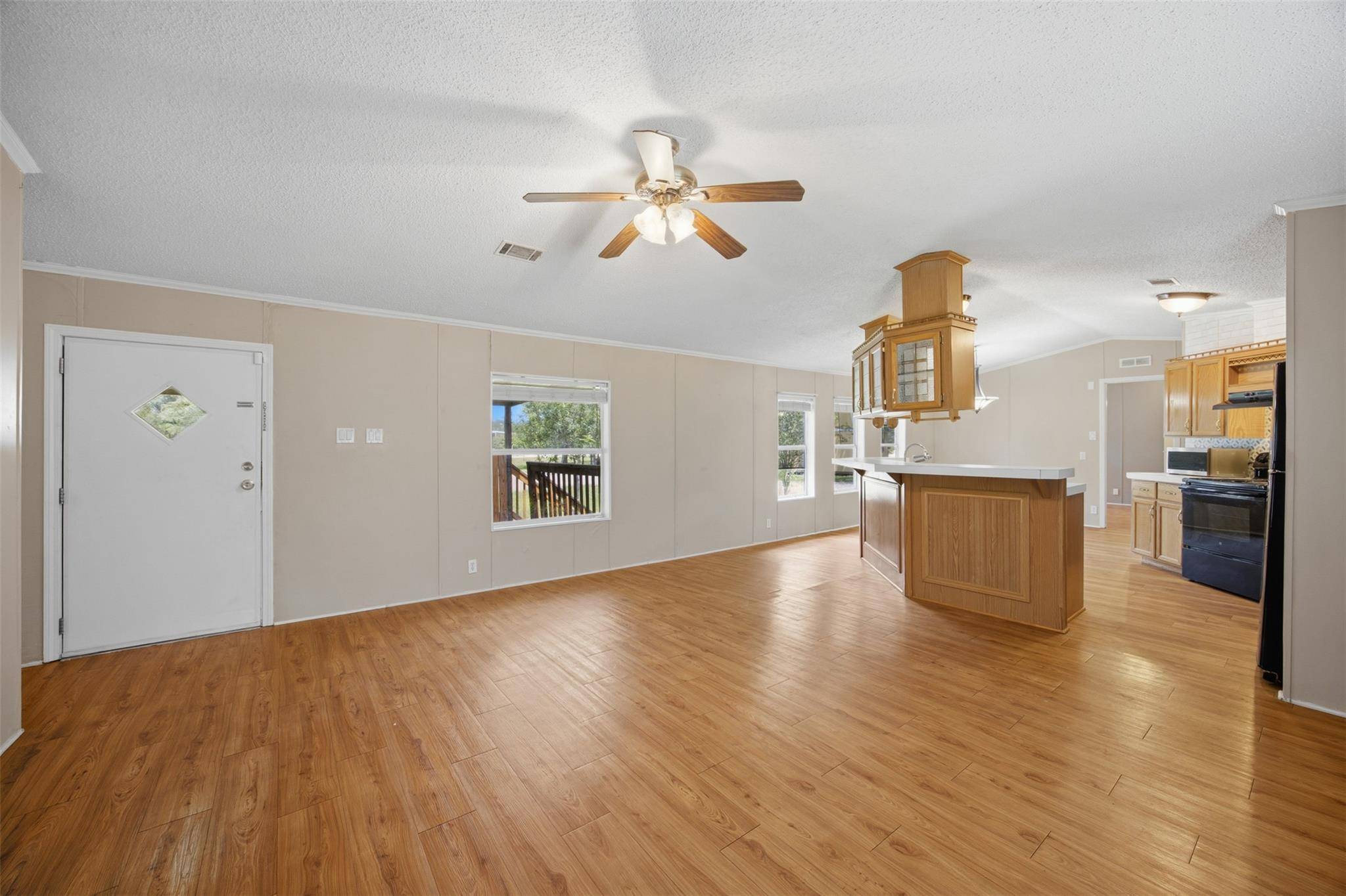 135 Side Saddle DR, Cedar Creek, TX 78612