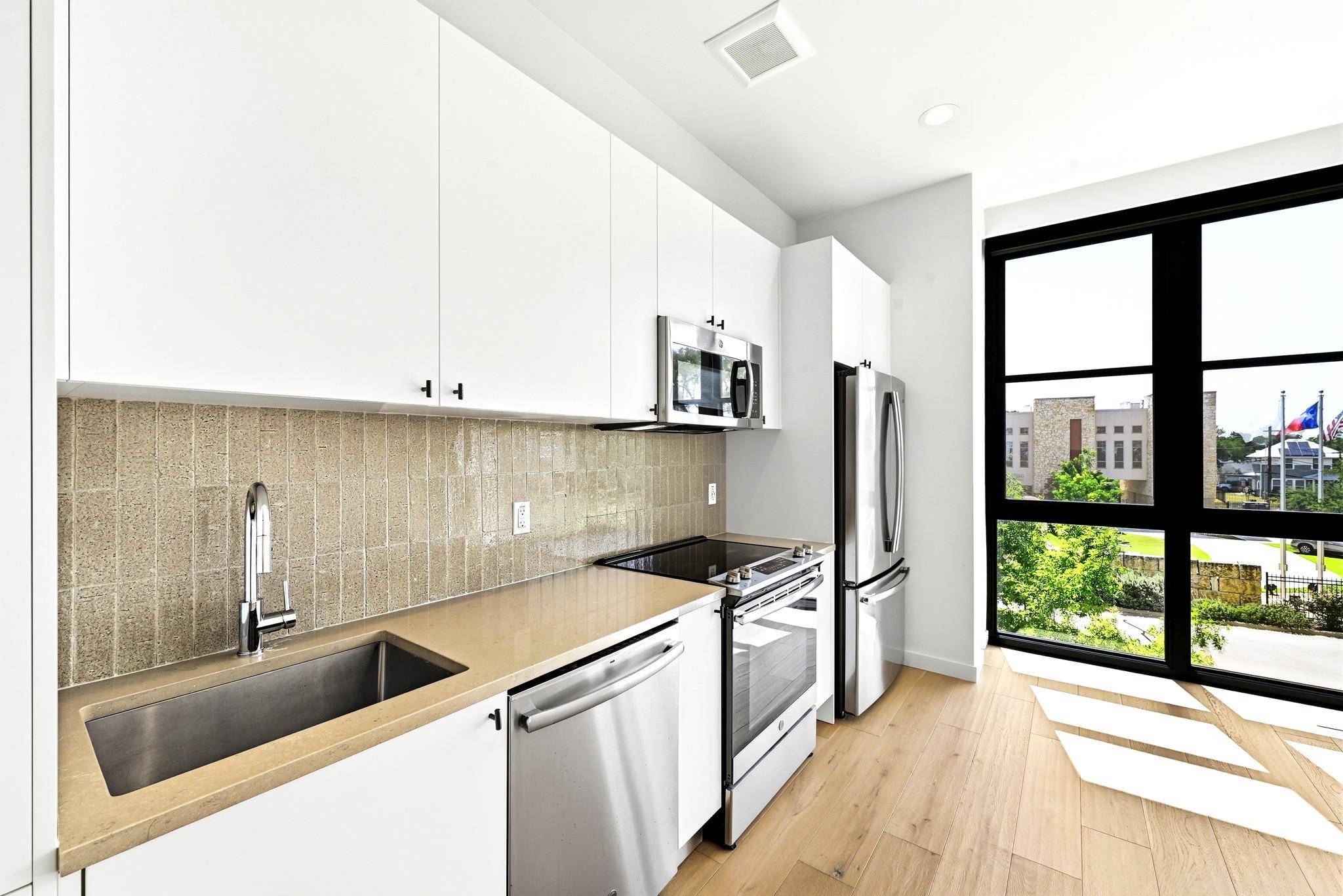 800 Embassy DR #305, Austin, TX 78702