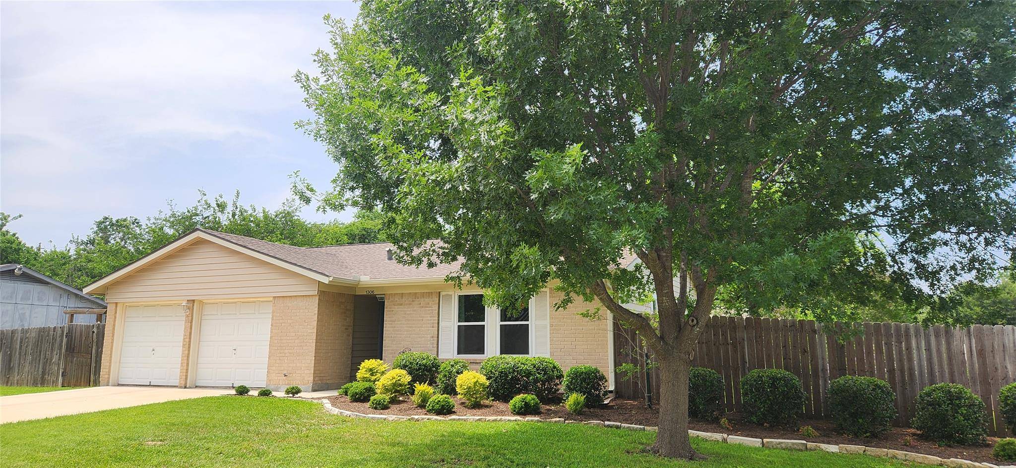 1306 Lawnmont DR, Round Rock, TX 78664
