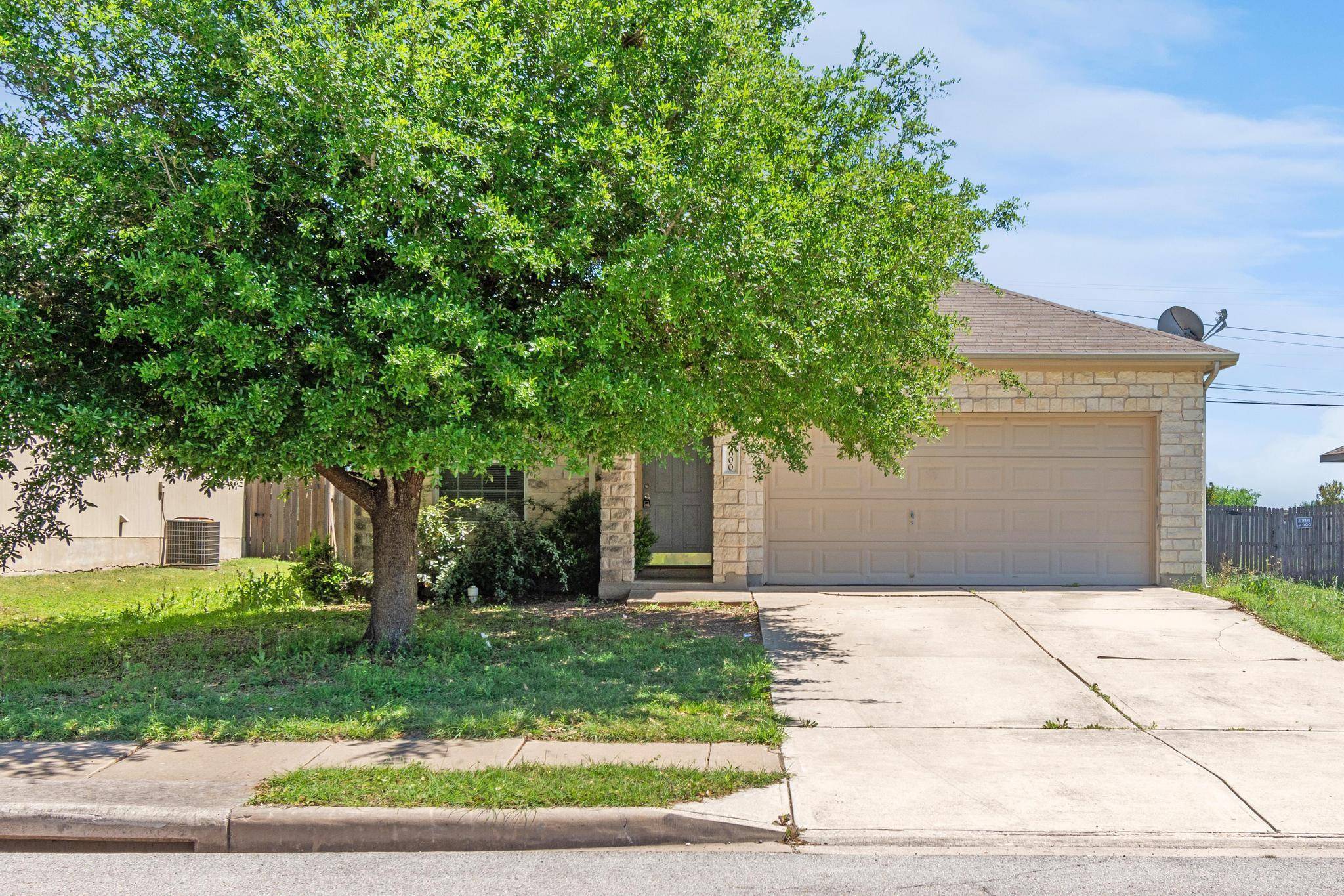 600 Wiley ST, Hutto, TX 78634