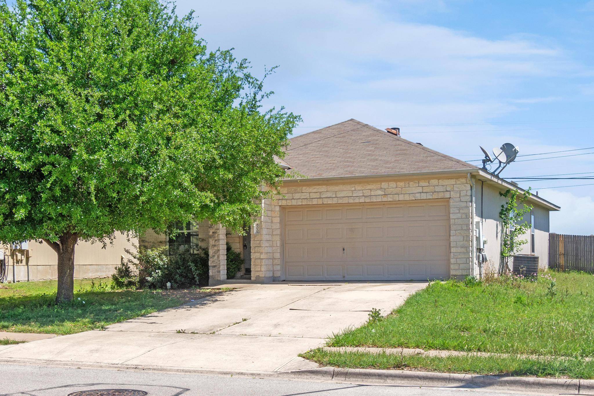 600 Wiley ST, Hutto, TX 78634