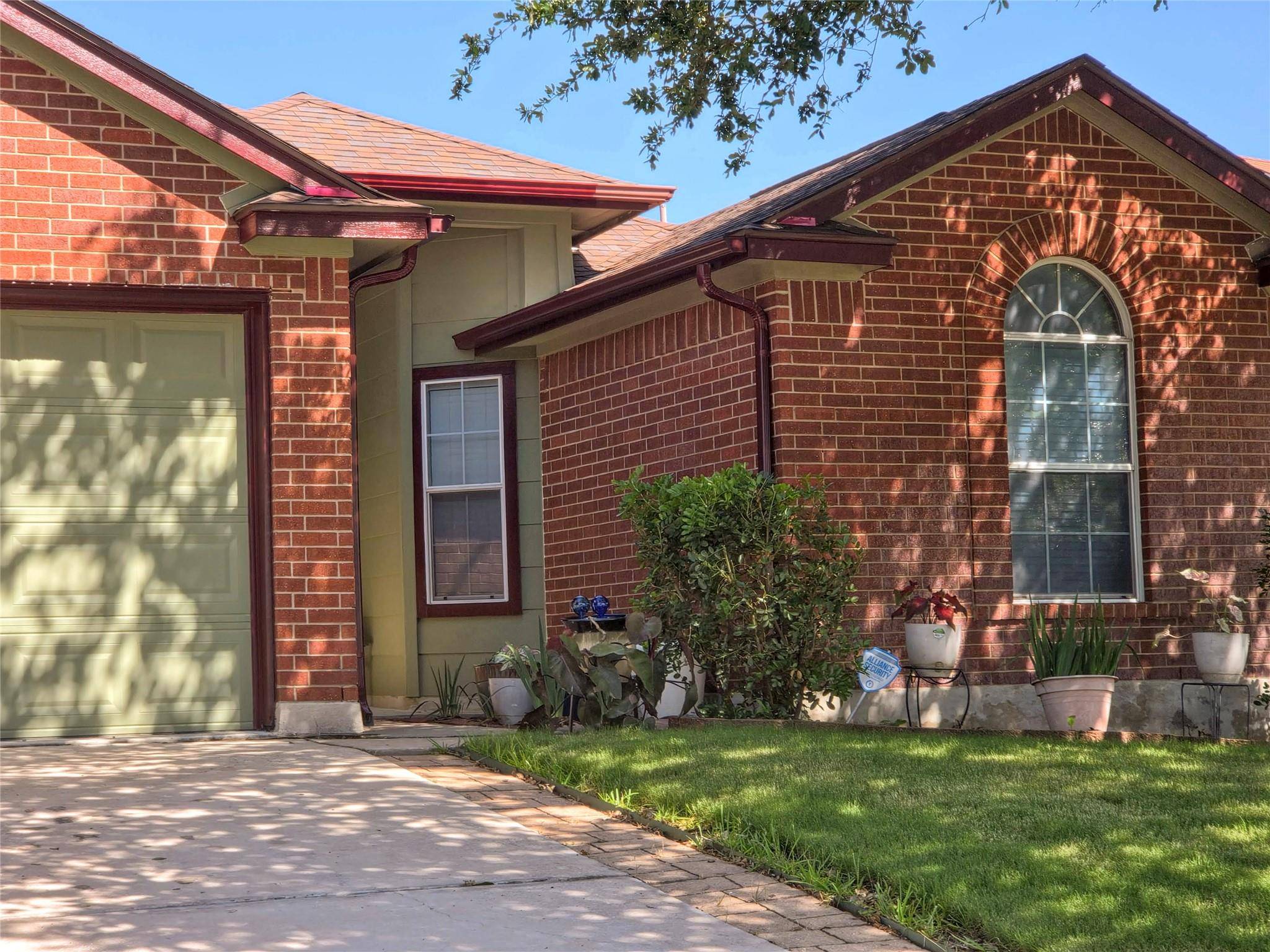 226 Lakemont DR, Hutto, TX 78634