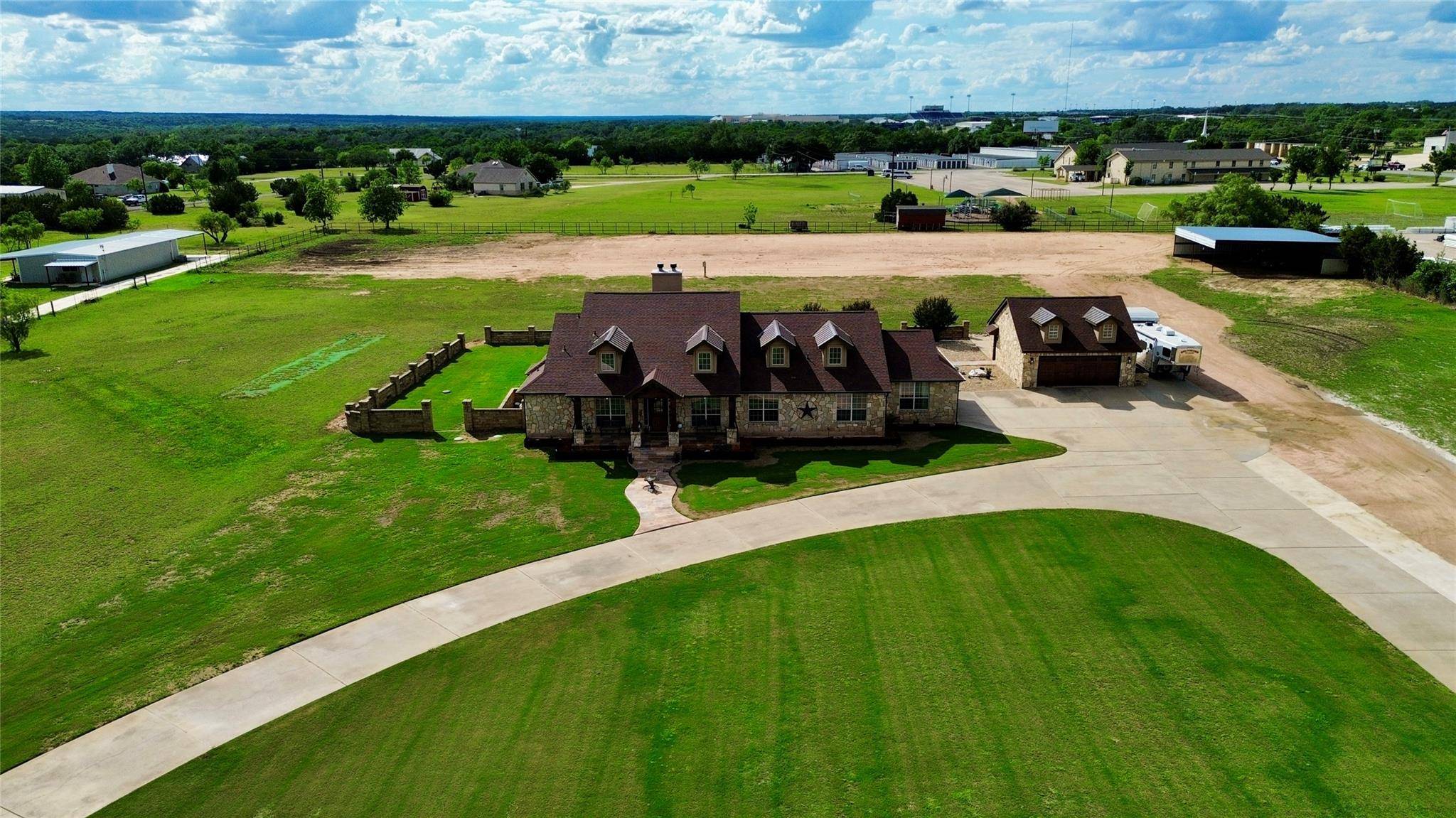 106 Deep Lake DR, Liberty Hill, TX 78642
