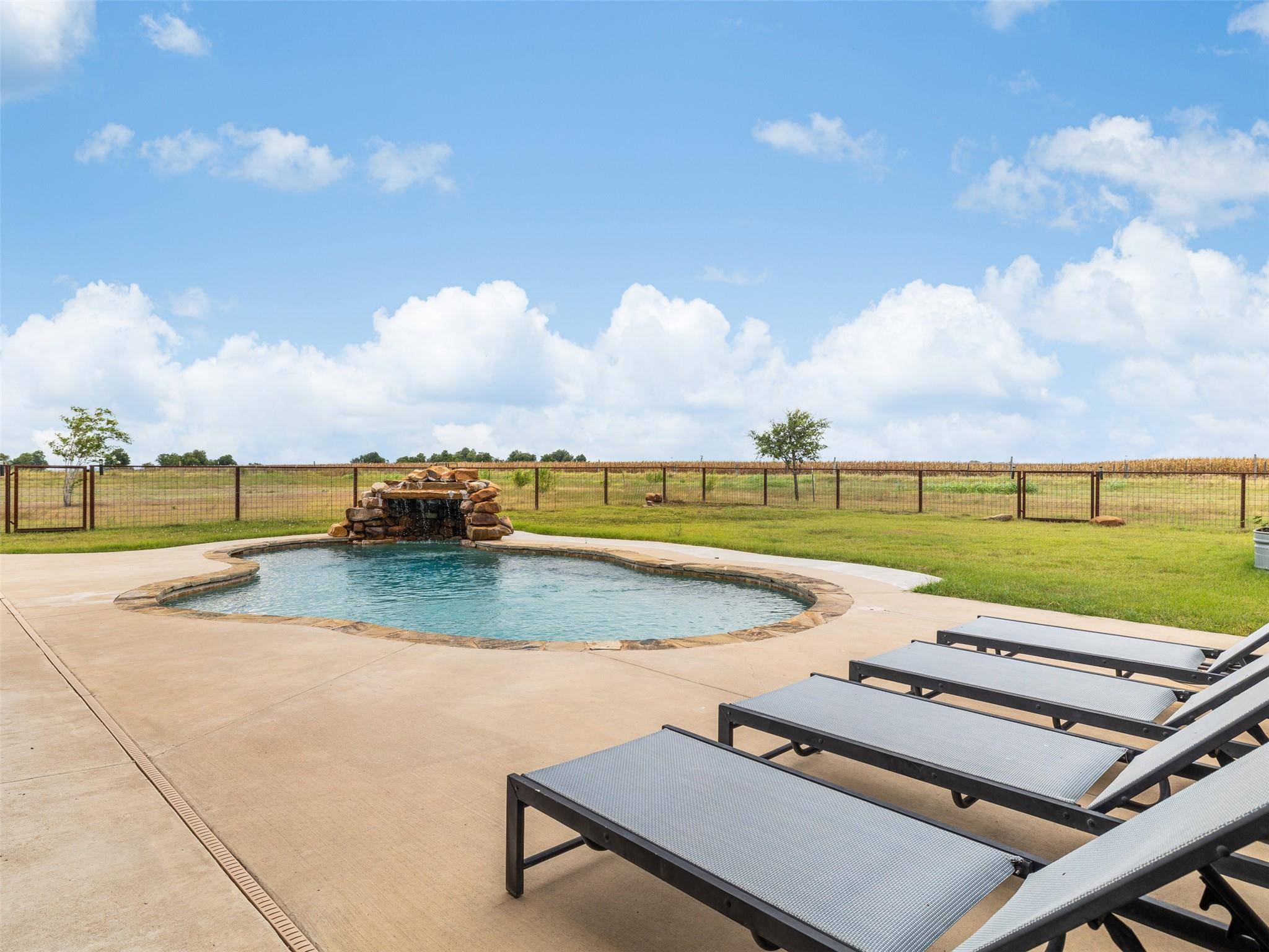 500 County Road 431 RD, Taylor, TX 76574