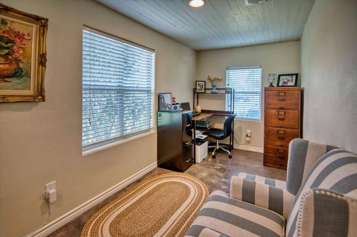 209 E Houston ST, Llano, TX 78643