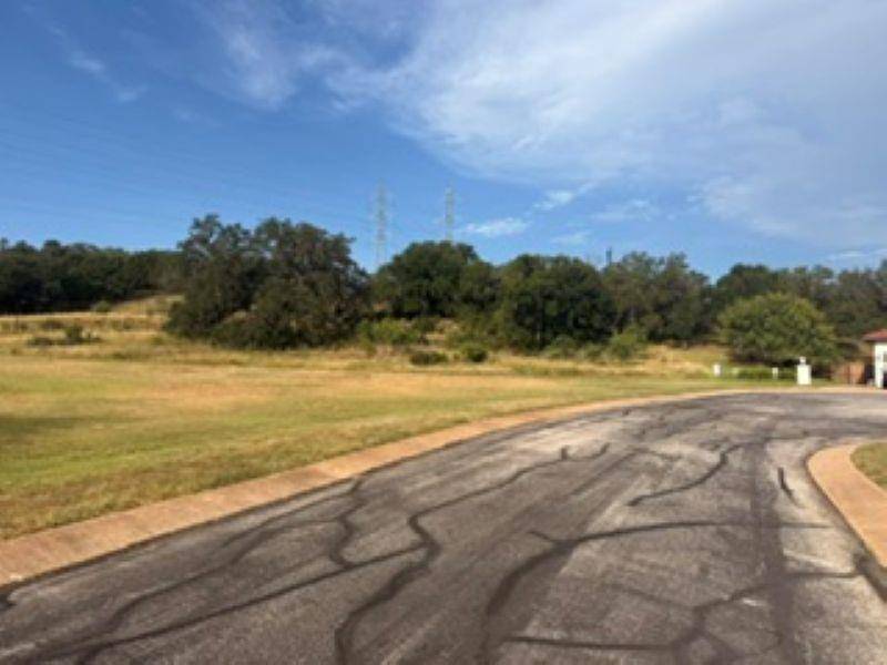127 Edwards CIR, Horseshoe Bay, TX 78657