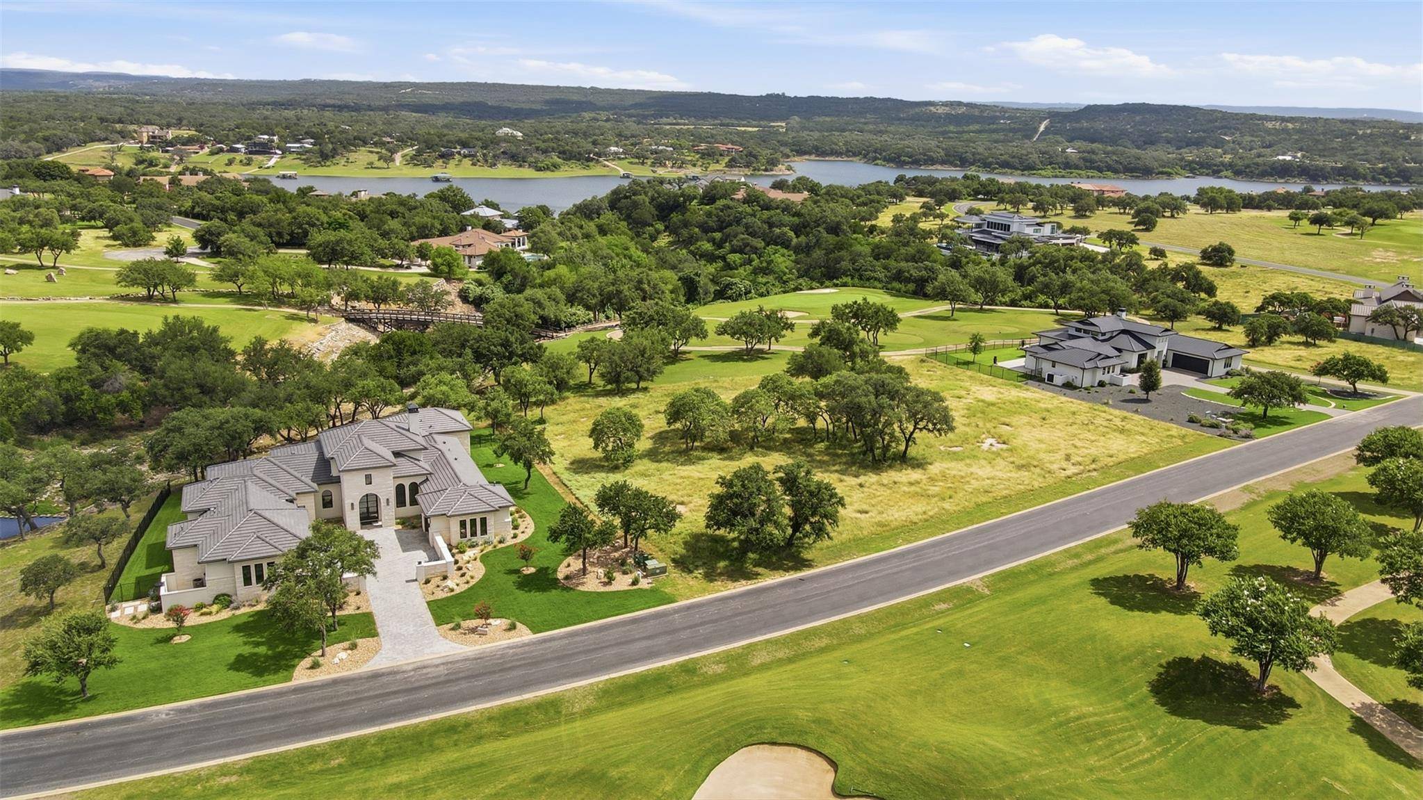 25316 Cliff XING, Spicewood, TX 78669