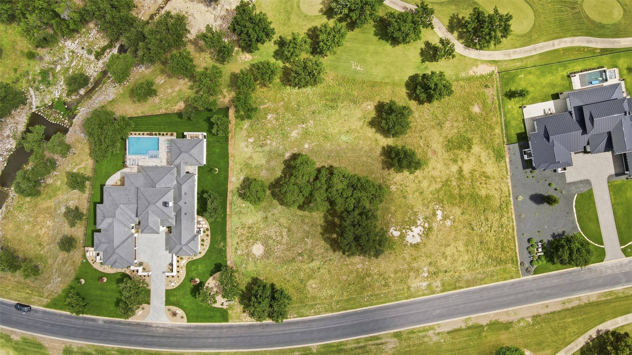 25316 Cliff XING, Spicewood, TX 78669
