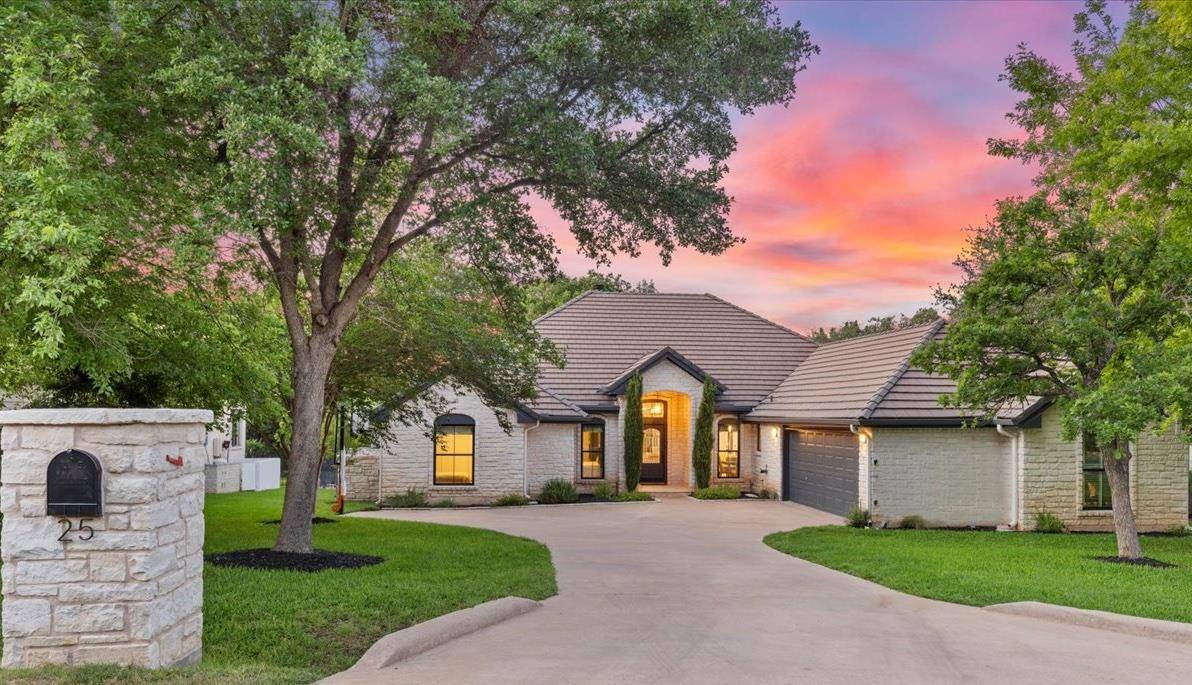 25 Stillmeadow DR, The Hills, TX 78738