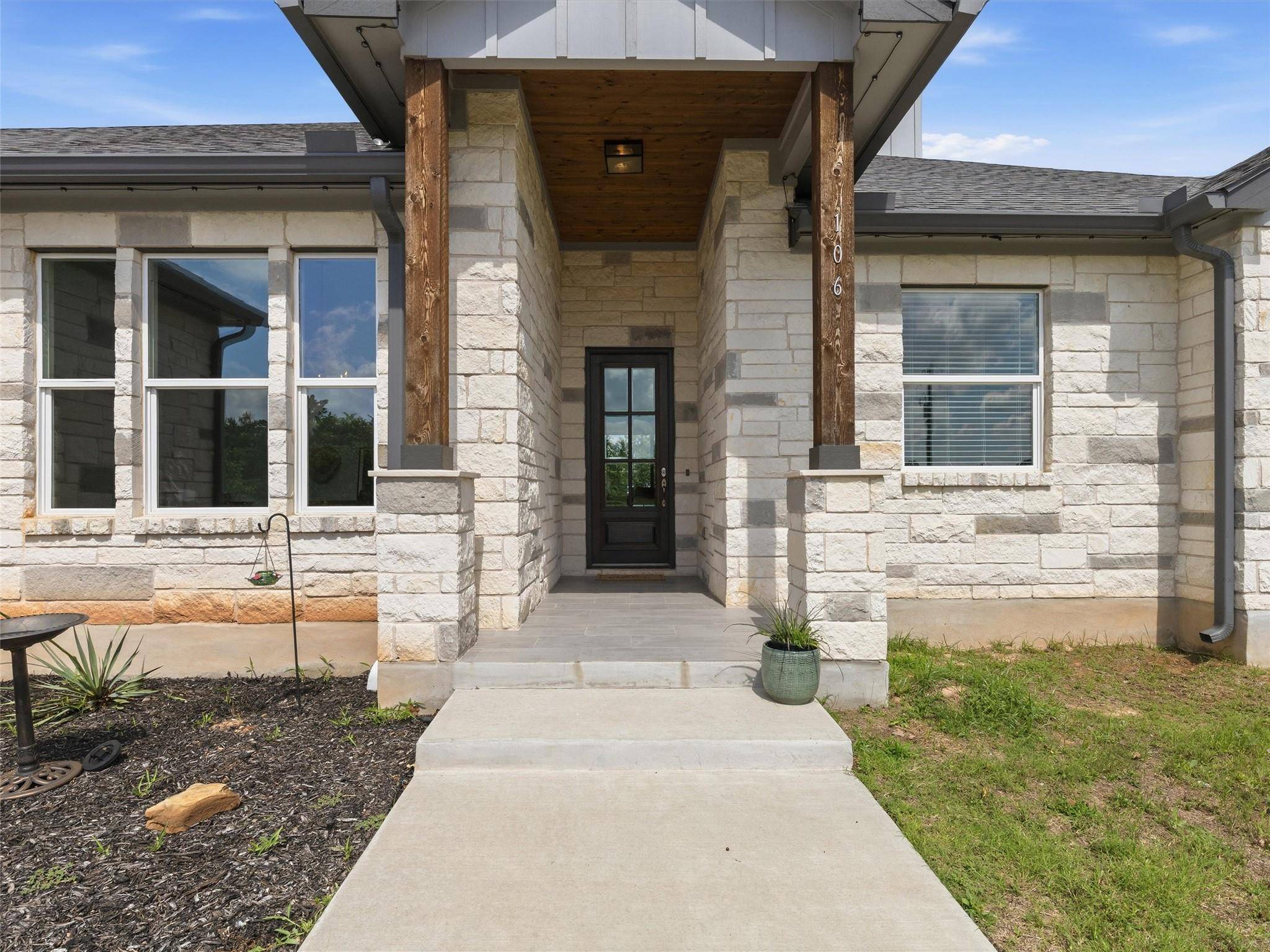106 Pinecrest DR, Bastrop, TX 78602